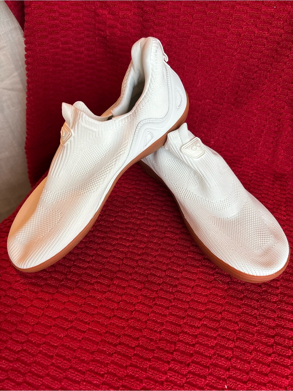 Source Unknown White Knit Slip-On Loafers with Gum Sole